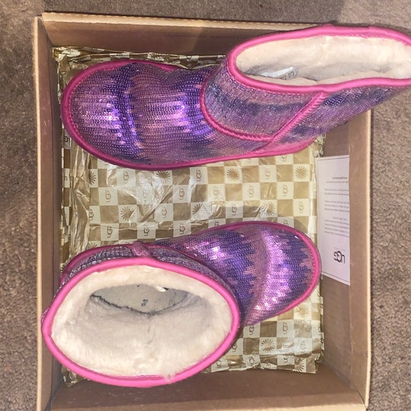 PINK/PURPLE UGG BOOTS FOR WINTER !!💜🩷 - Picture 3 of 4